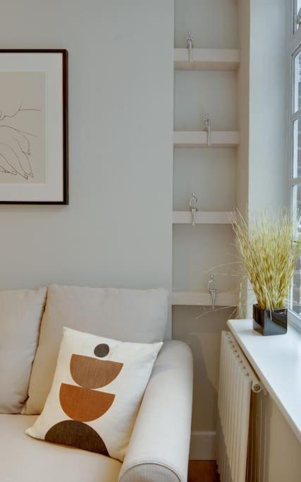 Glamorous Art Deco Flat In Chelsea 런던 외부 사진